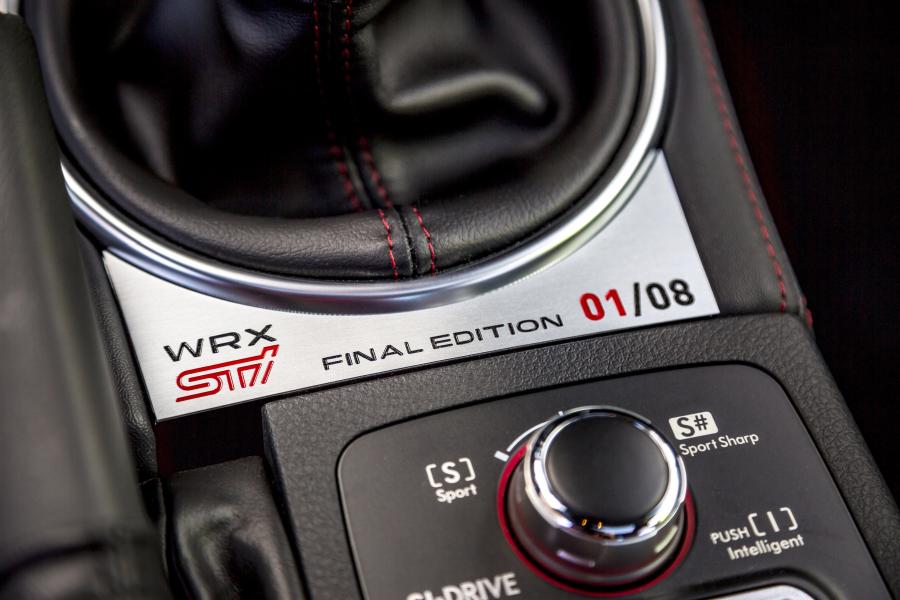 Детали интерьера Subaru WRX STI Final Edition 2019 года  (ES) (фото 35 из 40)